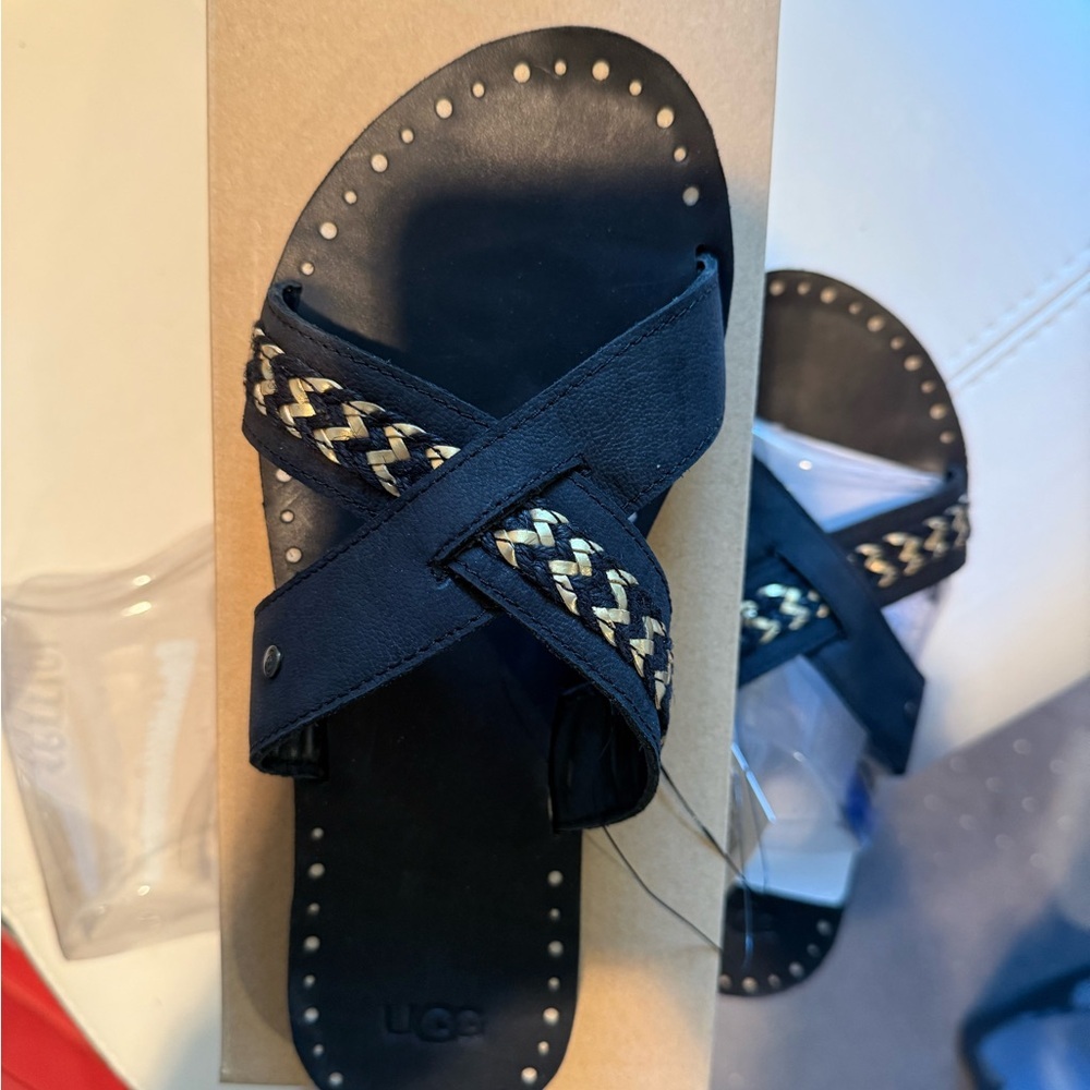 Ugg Lexia Sandals Black NWT Size 9 - Picture 5 of 6